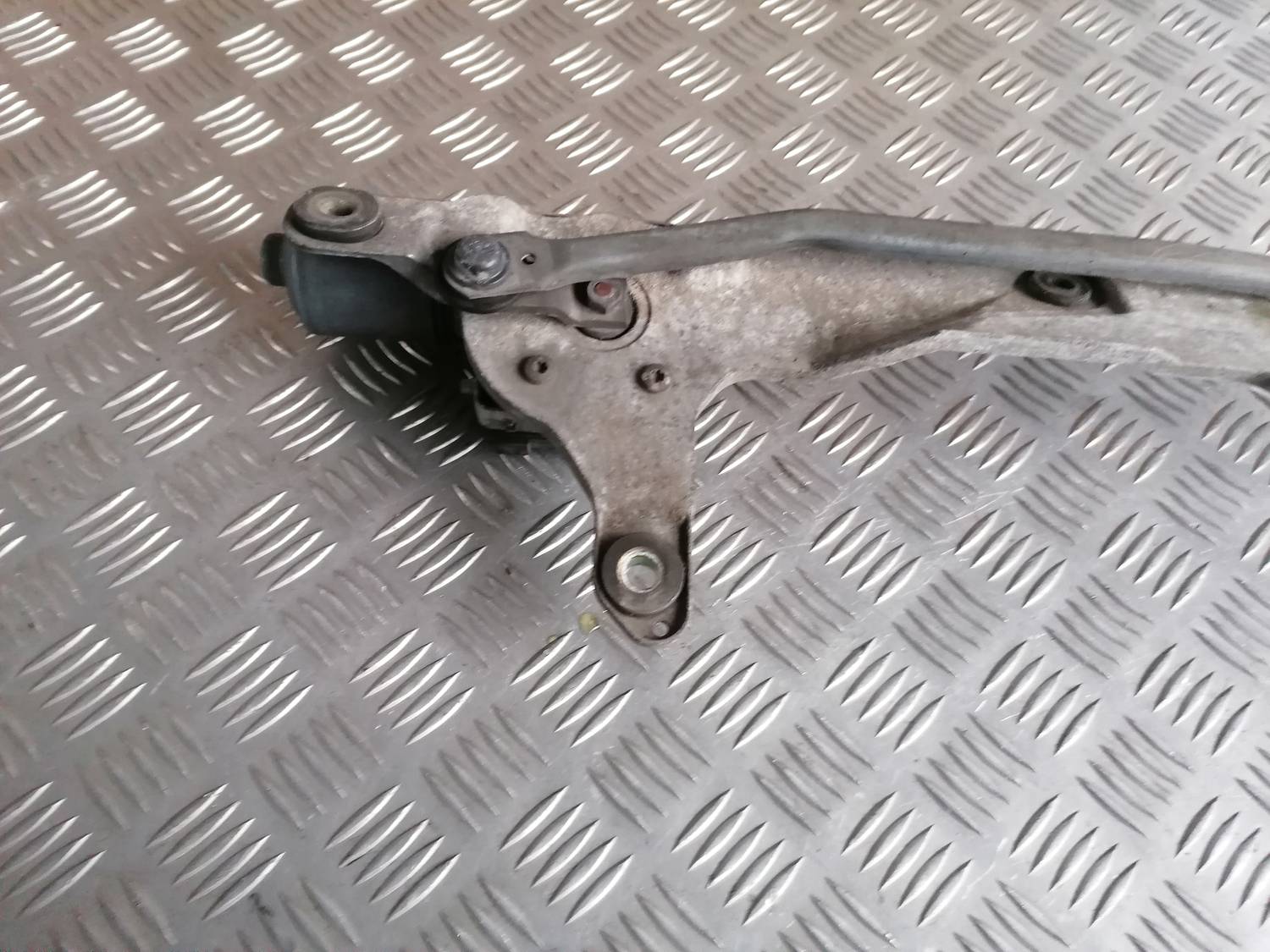 Vējstikla tīrīšanas mehānisms priekš VW PHAETON 2003 3 Vējstikla tīrīšanas mehānisms priekš VW PHAETON 2003