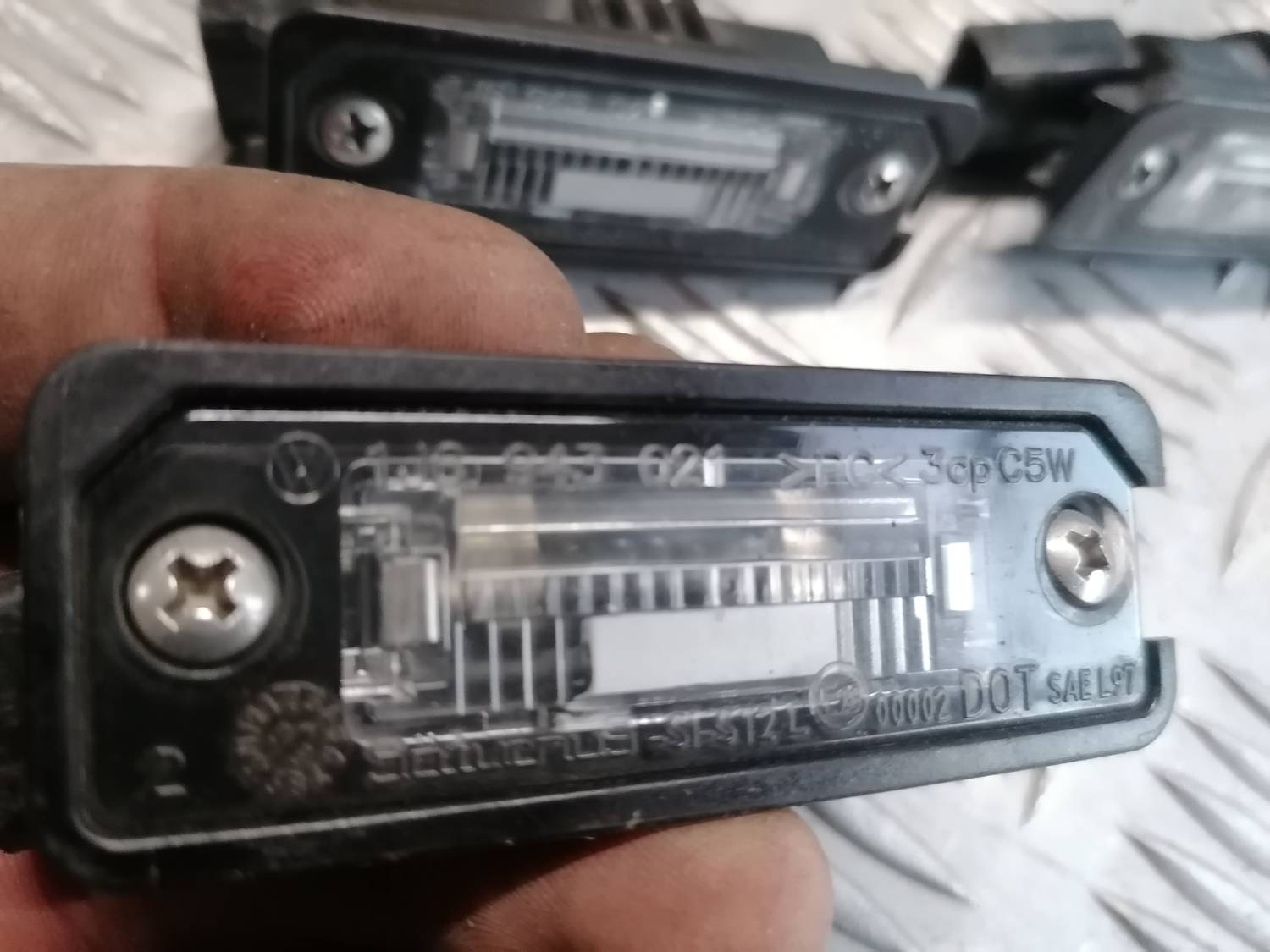 Numura zīmes apgaismojums priekš VW PHAETON 2003