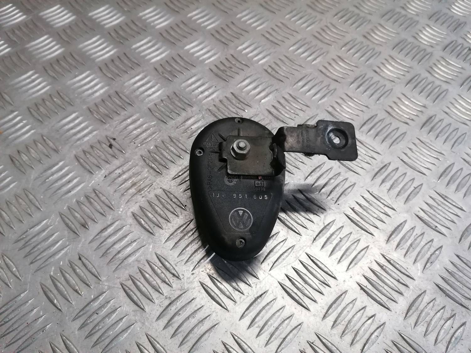 Skaņas signāls priekš VW PHAETON 2003