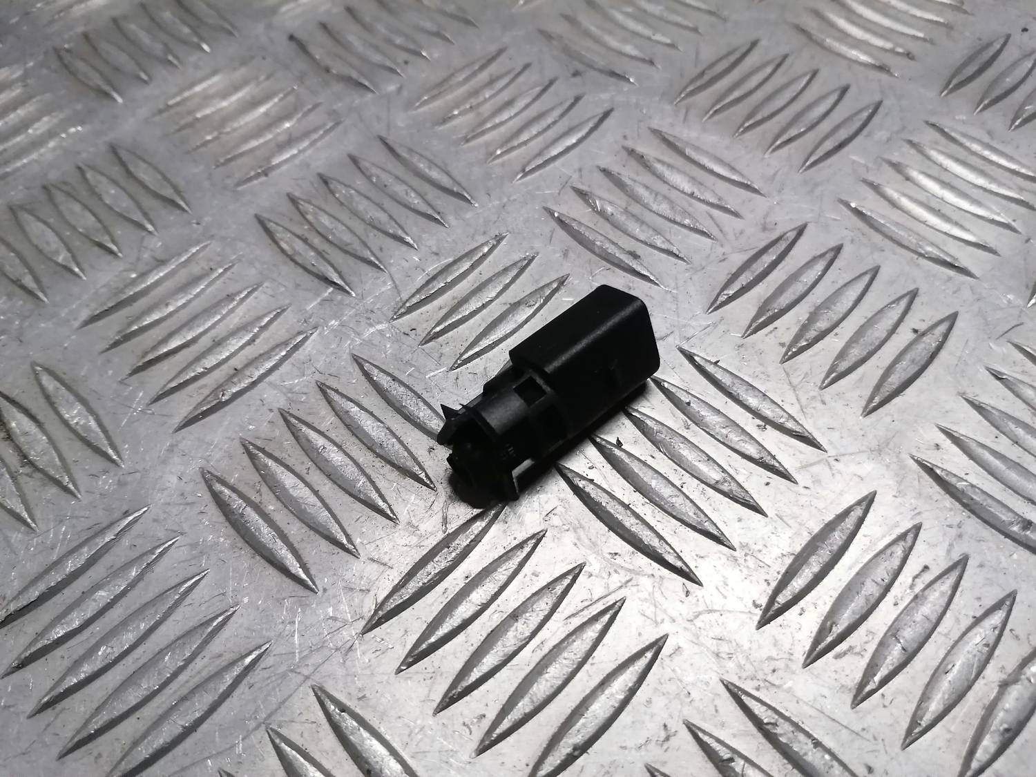 Temperatūras devejs priekš VW PHAETON 2003 2 Temperatūras devejs priekš VW PHAETON 2003