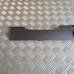 Mērinstrumentu paneļa apdare (zem stūres) priekš VW PHAETON 2003