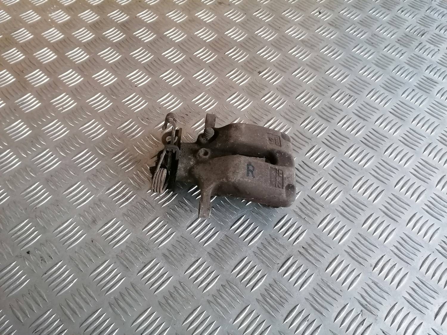 Aizmugurējais labais suports priekš VW PHAETON 2003 1 Aizmugurējais labais suports priekš VW PHAETON 2003