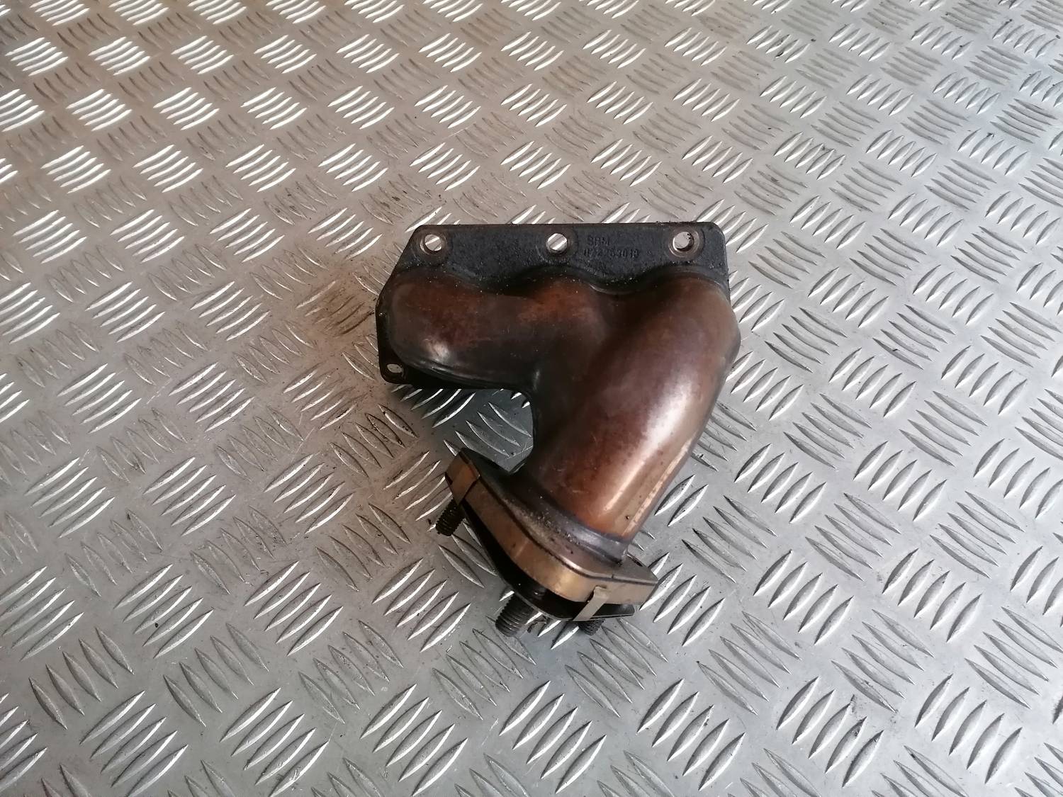 Izplūdes kolektors priekš VW PHAETON 2003 1 Izplūdes kolektors priekš VW PHAETON 2003