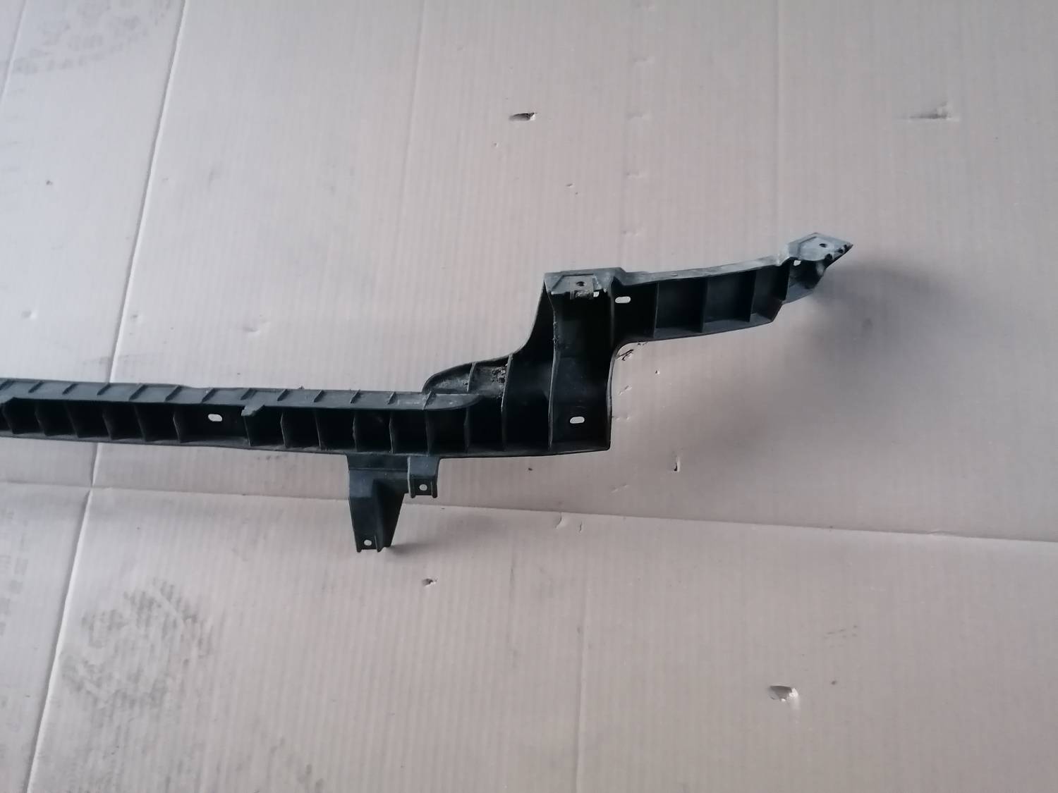 Aizmugurēja bufera kronšteins priekš VW PHAETON 2003 4 Aizmugurēja bufera kronšteins priekš VW PHAETON 2003