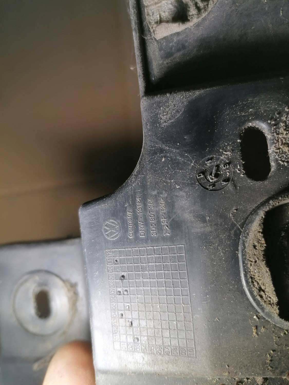 Aizmugurēja bufera kronšteins priekš VW PHAETON 2003 5 Aizmugurēja bufera kronšteins priekš VW PHAETON 2003