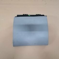 Mantu glabāšanas nodalījums pasažiera pusē priekš VW PHAETON 2003