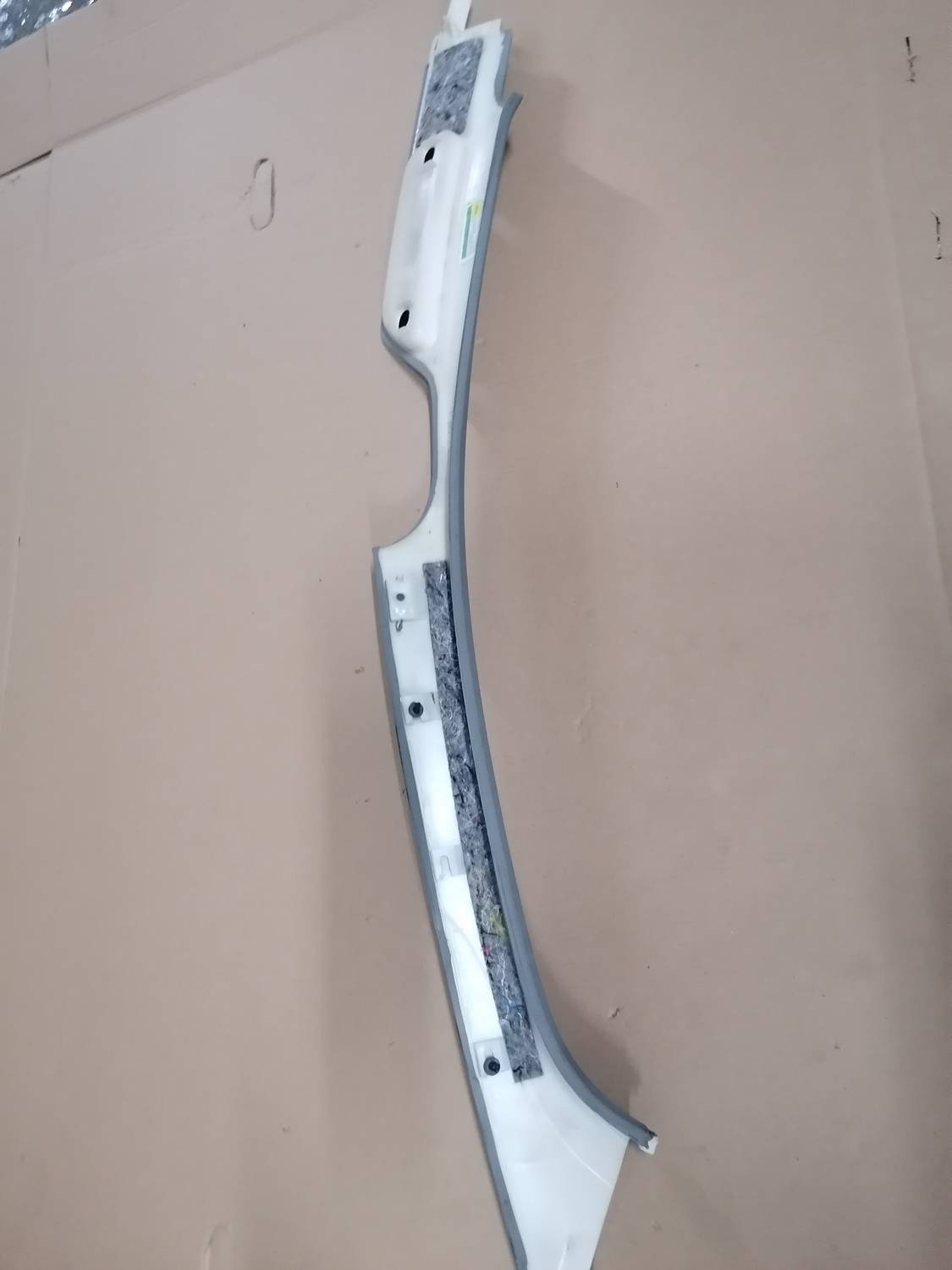 Priekšējas salona statnes apdare priekš VW PHAETON 2003 3 Priekšējas salona statnes apdare priekš VW PHAETON 2003