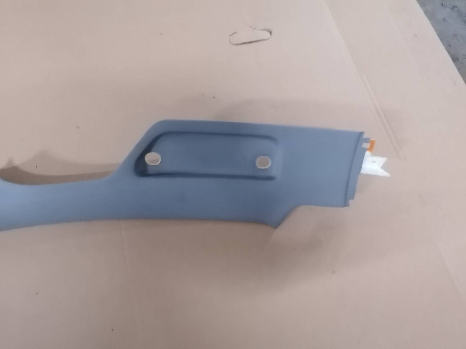 Priekšējas salona statnes apdare priekš VW PHAETON 2003 2 Priekšējas salona statnes apdare priekš VW PHAETON 2003