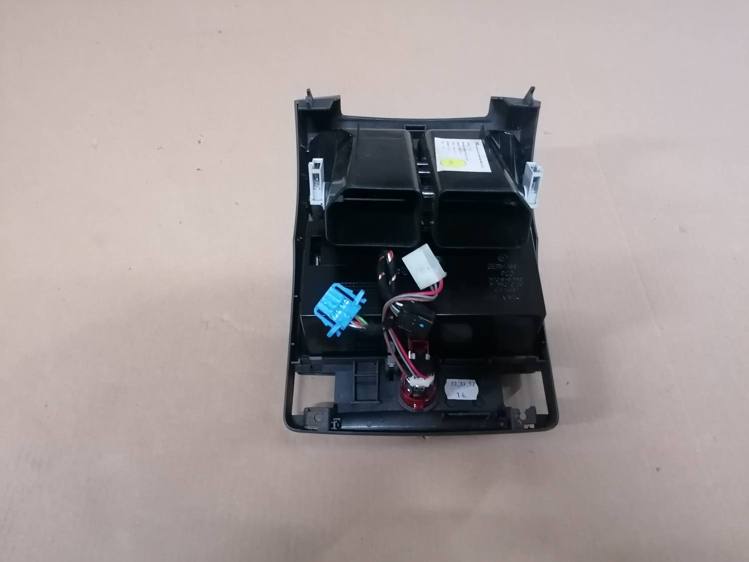 Centrālās konsoles (apdares) aizmugurēja daļa priekš VW PHAETON 2003