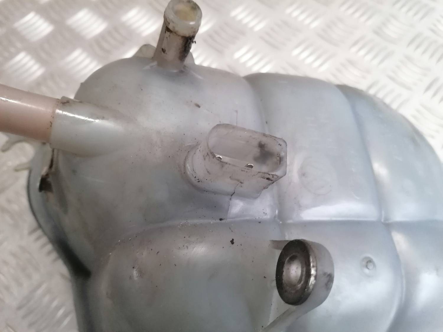 Dzesēšanas šķidruma tvertne priekš VW PHAETON 2003 5 Dzesēšanas šķidruma tvertne priekš VW PHAETON 2003