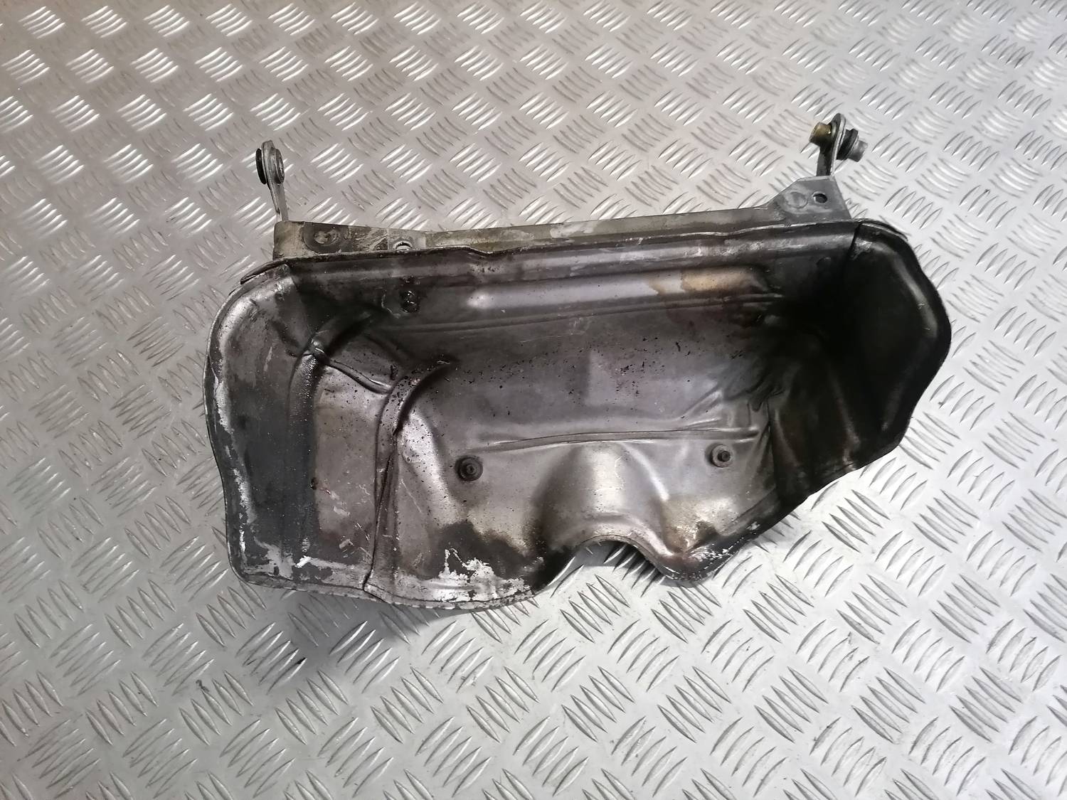 Izpūtēja sistēmas karstuma aizsargs priekš VW PHAETON 2003 3 Izpūtēja sistēmas karstuma aizsargs priekš VW PHAETON 2003