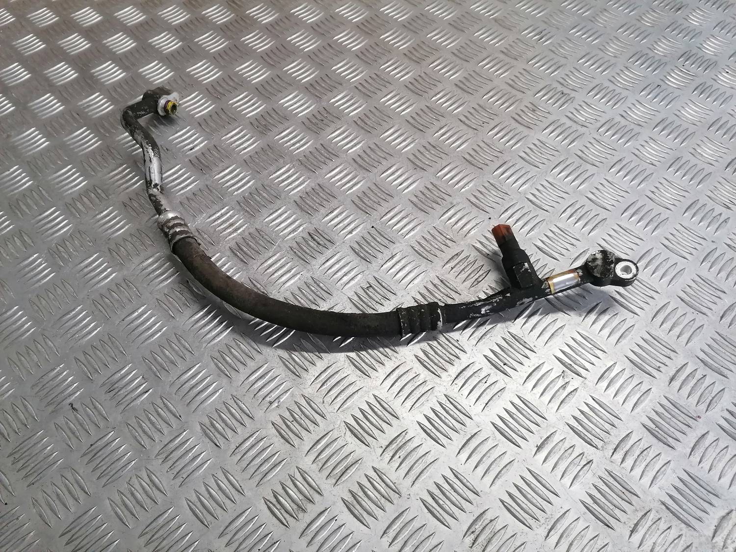 Gaisa kondicioniera caurule priekš VW PHAETON 2003