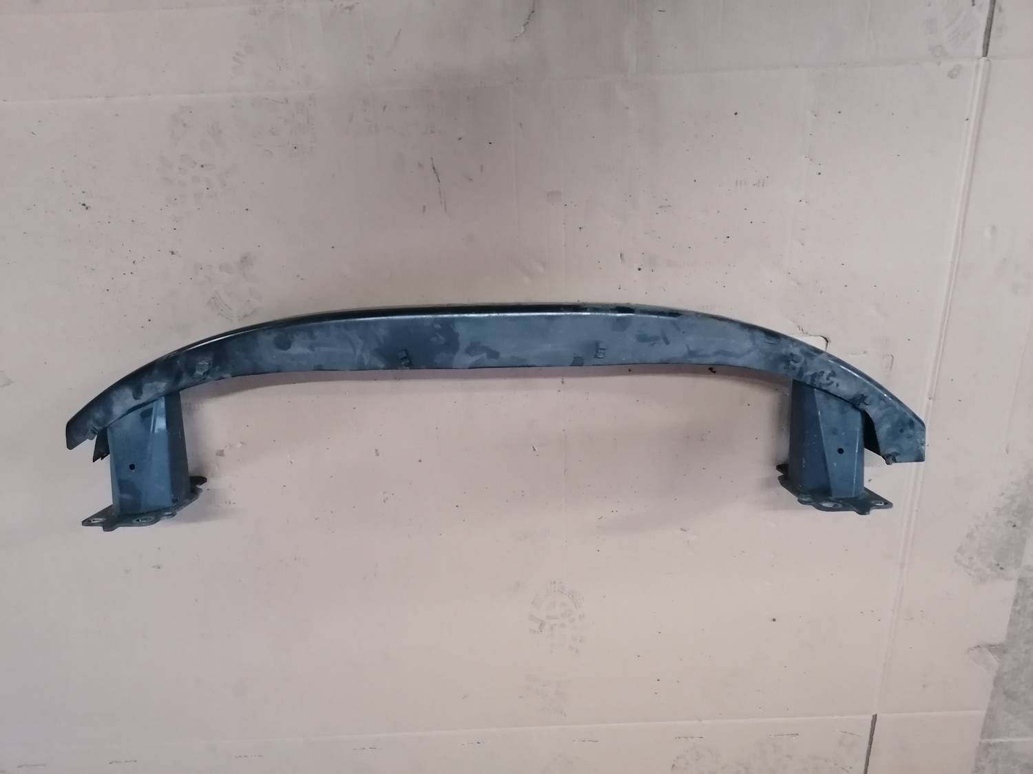 Priekšējā bufera pastiprinātājs priekš VW PHAETON 2003 2 Priekšējā bufera pastiprinātājs priekš VW PHAETON 2003