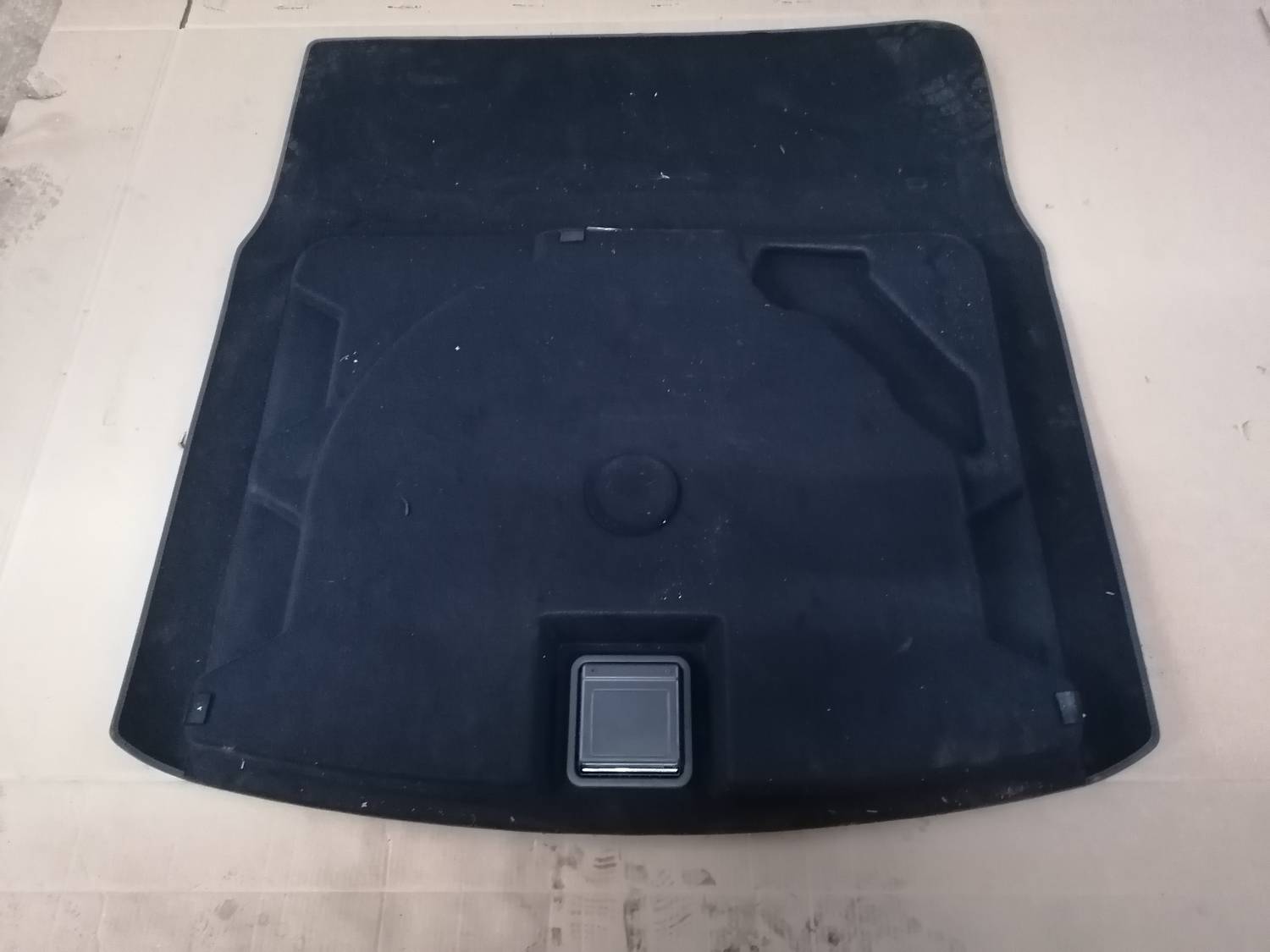 Bagāžnieka grīda priekš VW PHAETON 2003 3 Bagāžnieka grīda priekš VW PHAETON 2003