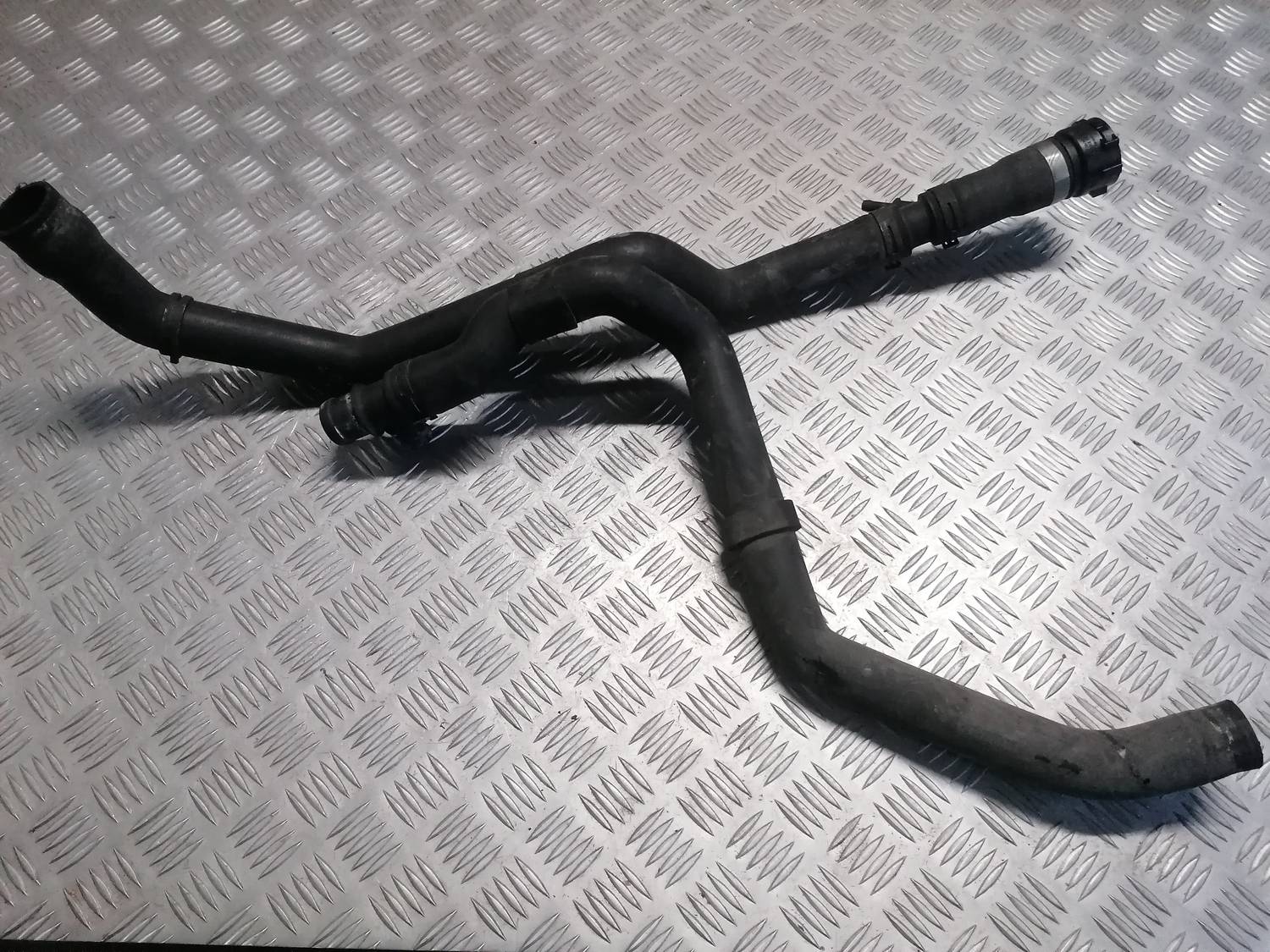 Dzesēšanas caurules priekš VW PHAETON 2003 1 Dzesēšanas caurules priekš VW PHAETON 2003