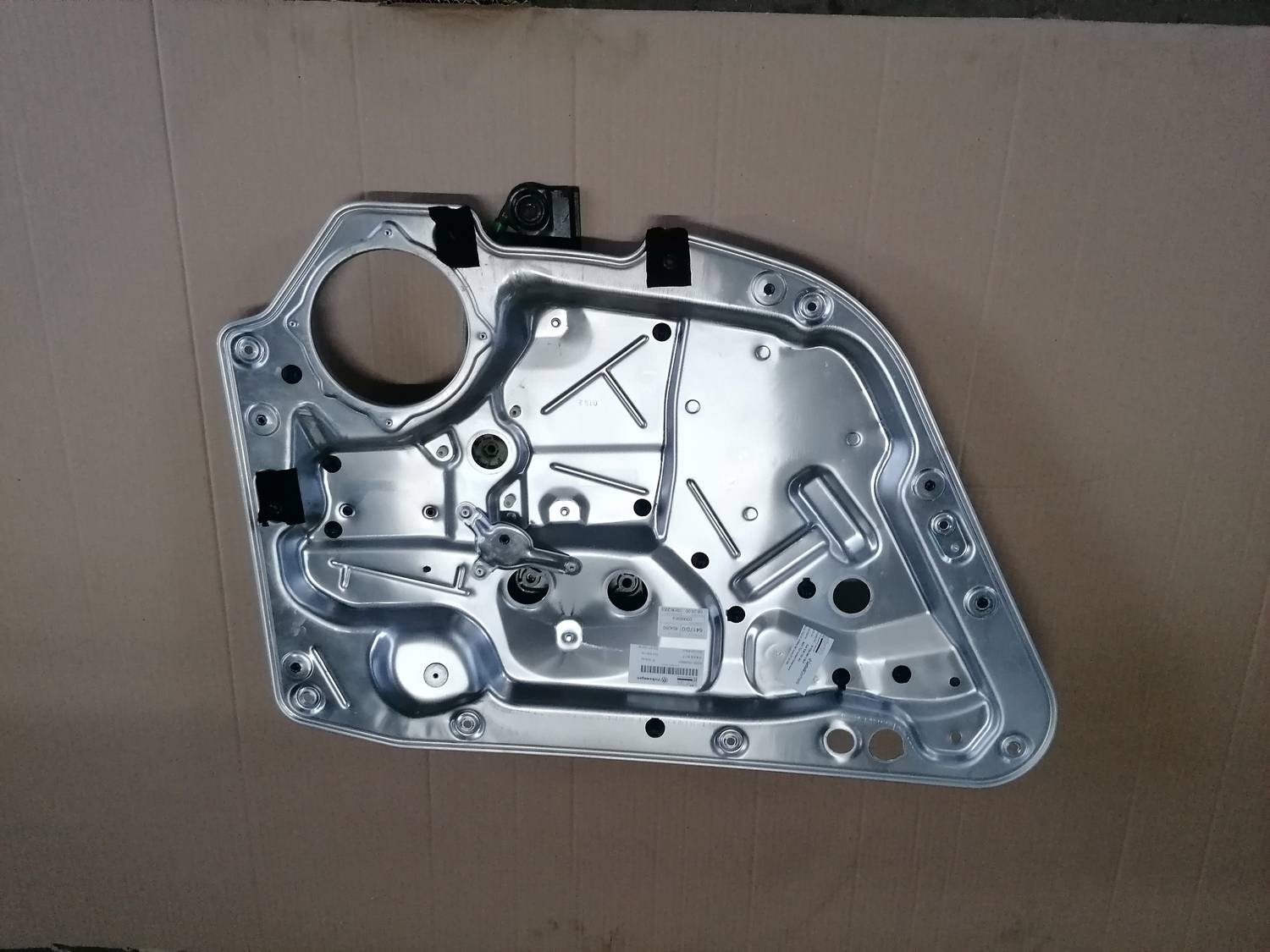 Stikla pacelšanas mehānisma panele priekš VW PHAETON 2003 1 Stikla pacelšanas mehānisma panele priekš VW PHAETON 2003