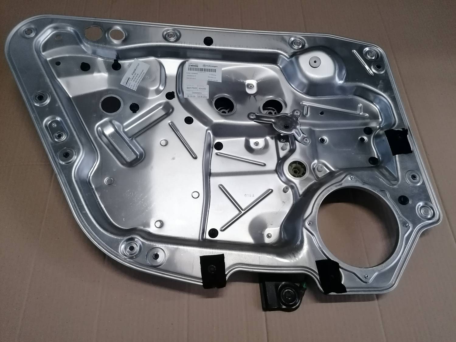 Stikla pacelšanas mehānisma panele priekš VW PHAETON 2003 2 Stikla pacelšanas mehānisma panele priekš VW PHAETON 2003