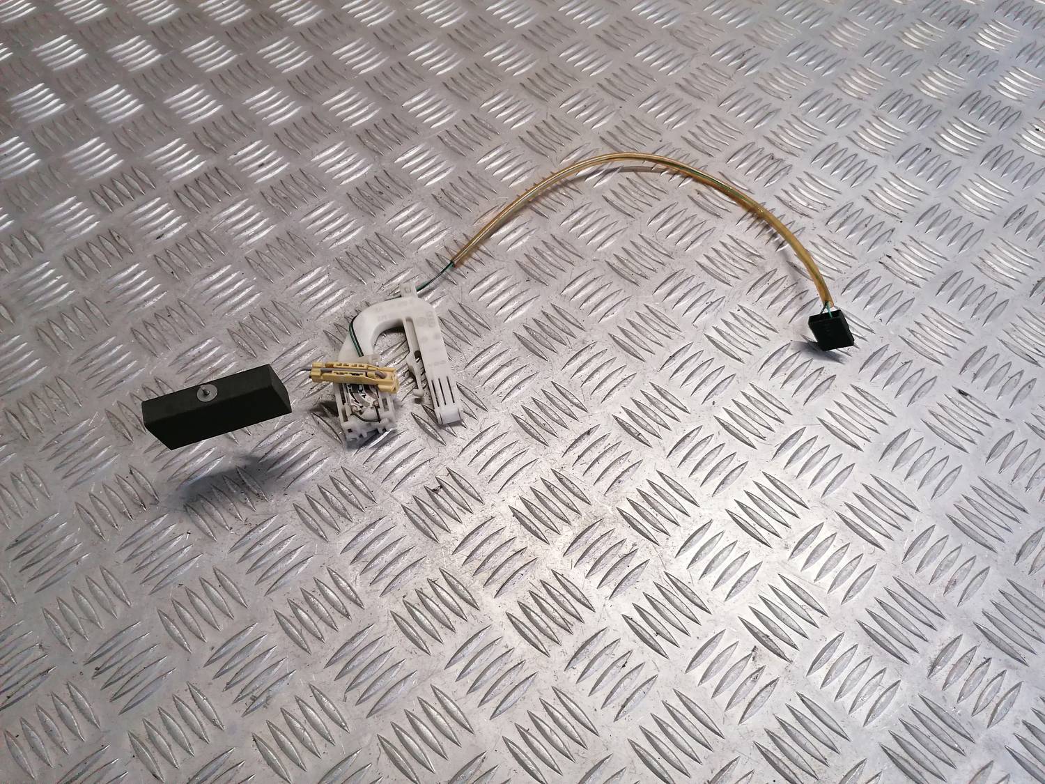 Degvielas tvertnes sūkņa līmeņa devējs priekš VW PHAETON 2003 1 Degvielas tvertnes sūkņa līmeņa devējs priekš VW PHAETON 2003