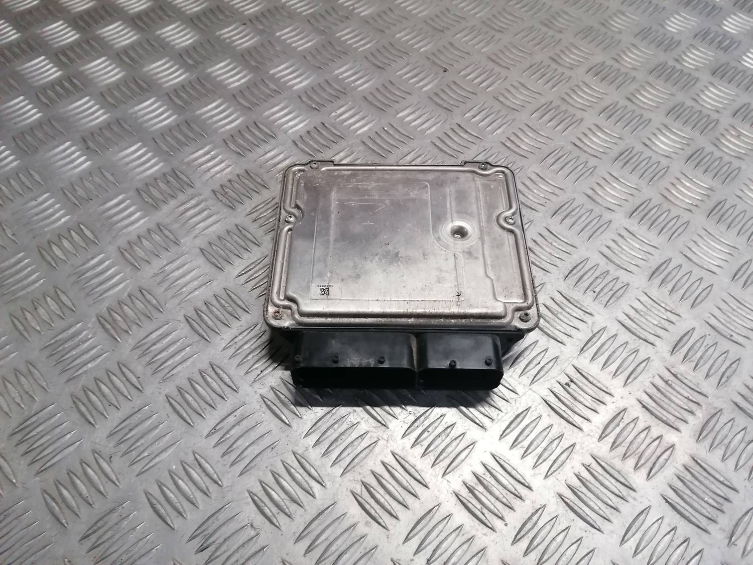 Dzinēja vadības bloks priekš OPEL INSIGNIA SPORTS TOURER 2013 2 Dzinēja vadības bloks priekš OPEL INSIGNIA SPORTS TOURER 2013