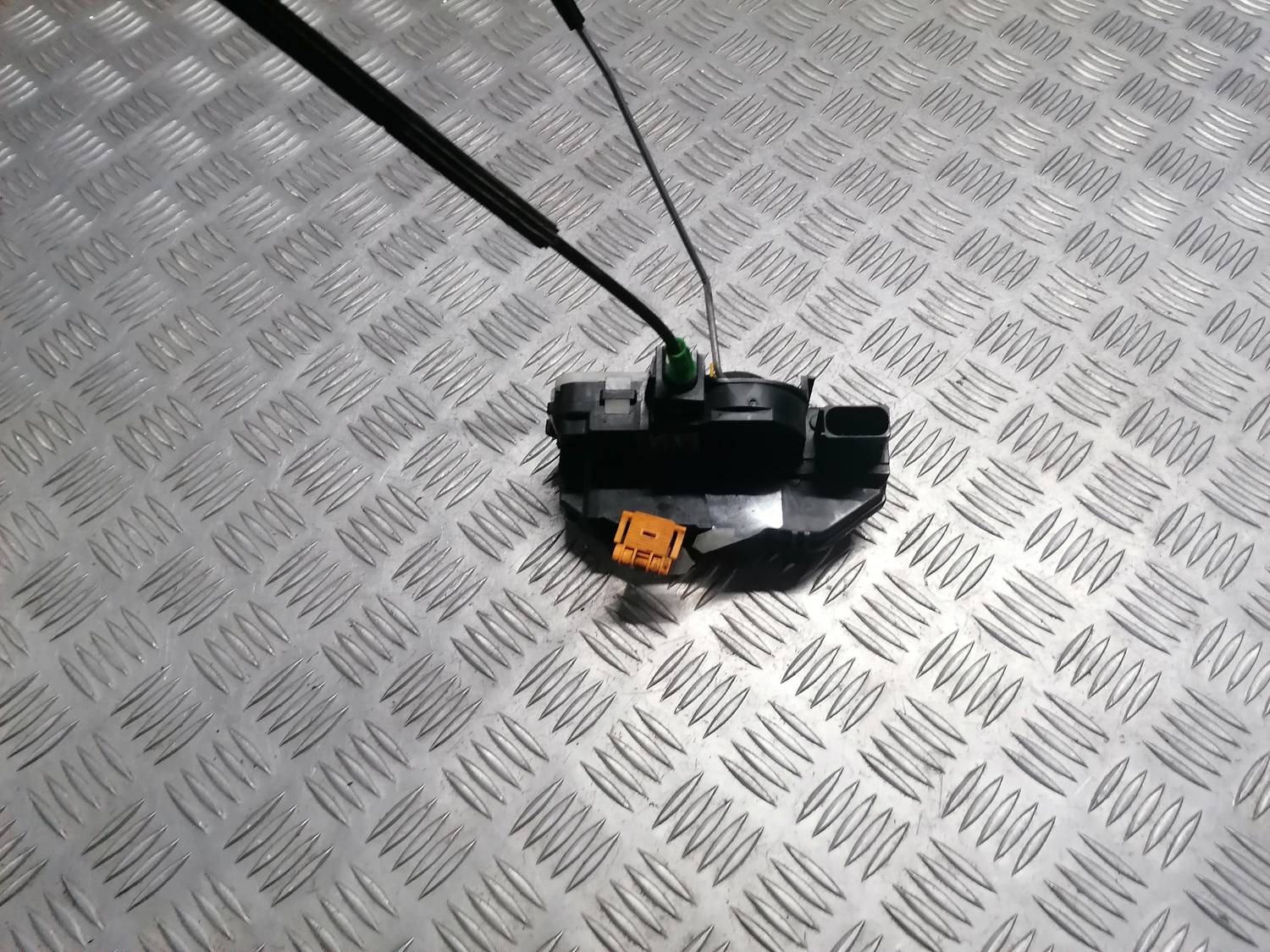 Aizmugurējo kreiso durvju slēdzene priekš OPEL INSIGNIA SPORTS TOURER 2013