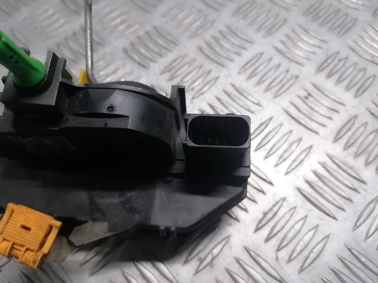 Aizmugurējo kreiso durvju slēdzene priekš OPEL INSIGNIA SPORTS TOURER 2013