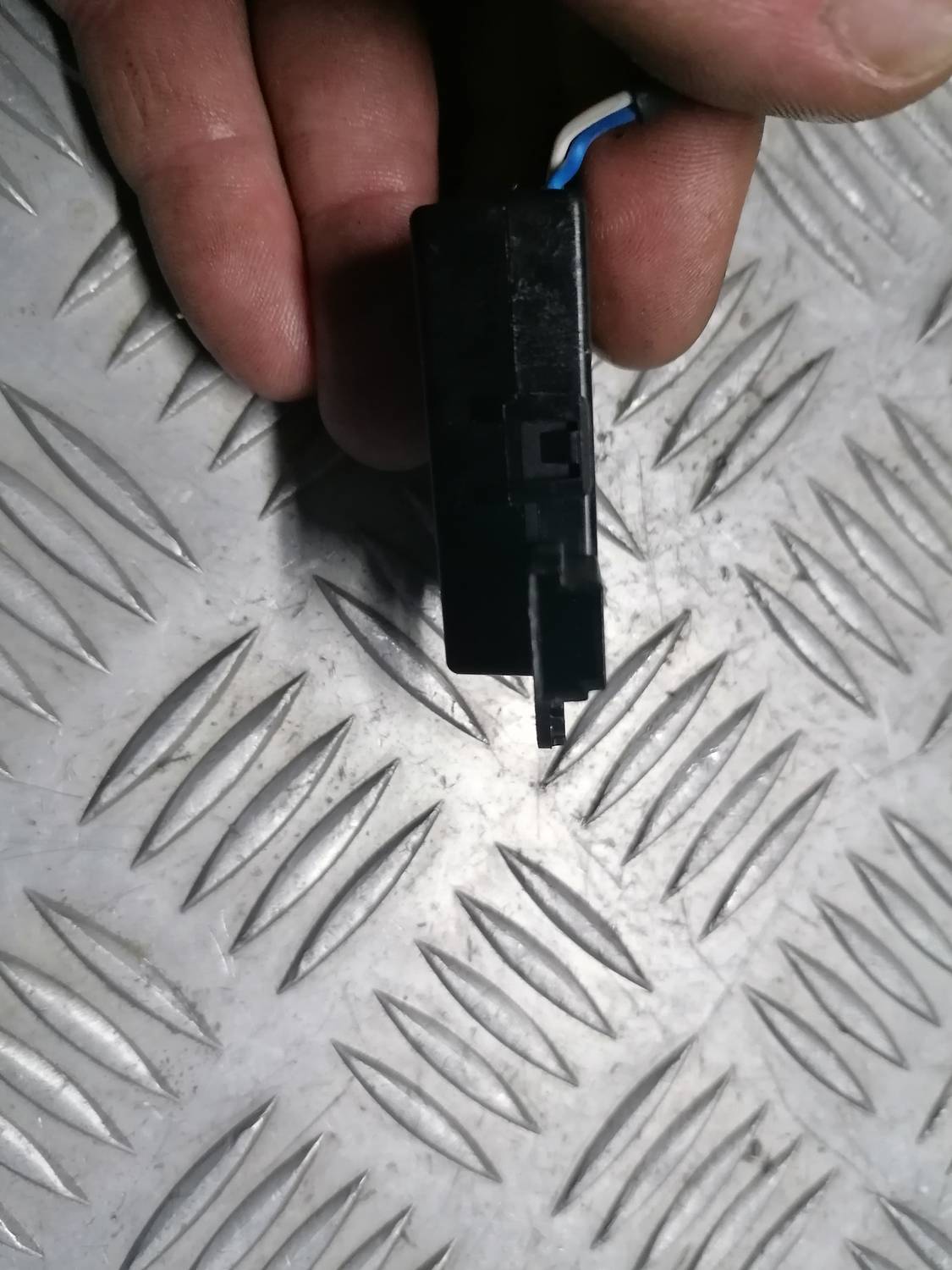 Imobilaizera vadības bloks priekš OPEL INSIGNIA SPORTS TOURER 2013 3 Imobilaizera vadības bloks priekš OPEL INSIGNIA SPORTS TOURER 2013