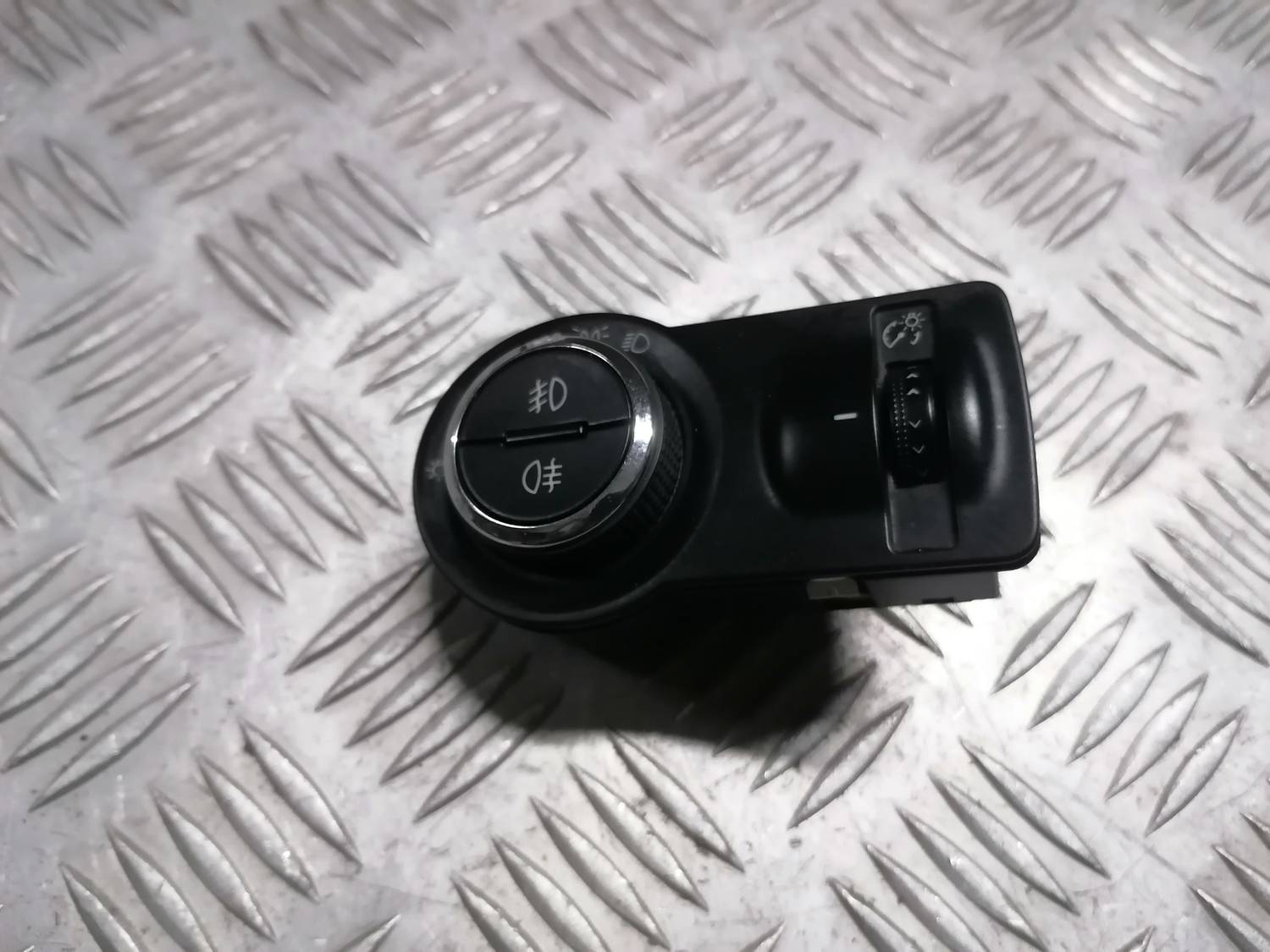 Gaismas slēdzis priekš OPEL INSIGNIA SPORTS TOURER 2013 2 Gaismas slēdzis priekš OPEL INSIGNIA SPORTS TOURER 2013