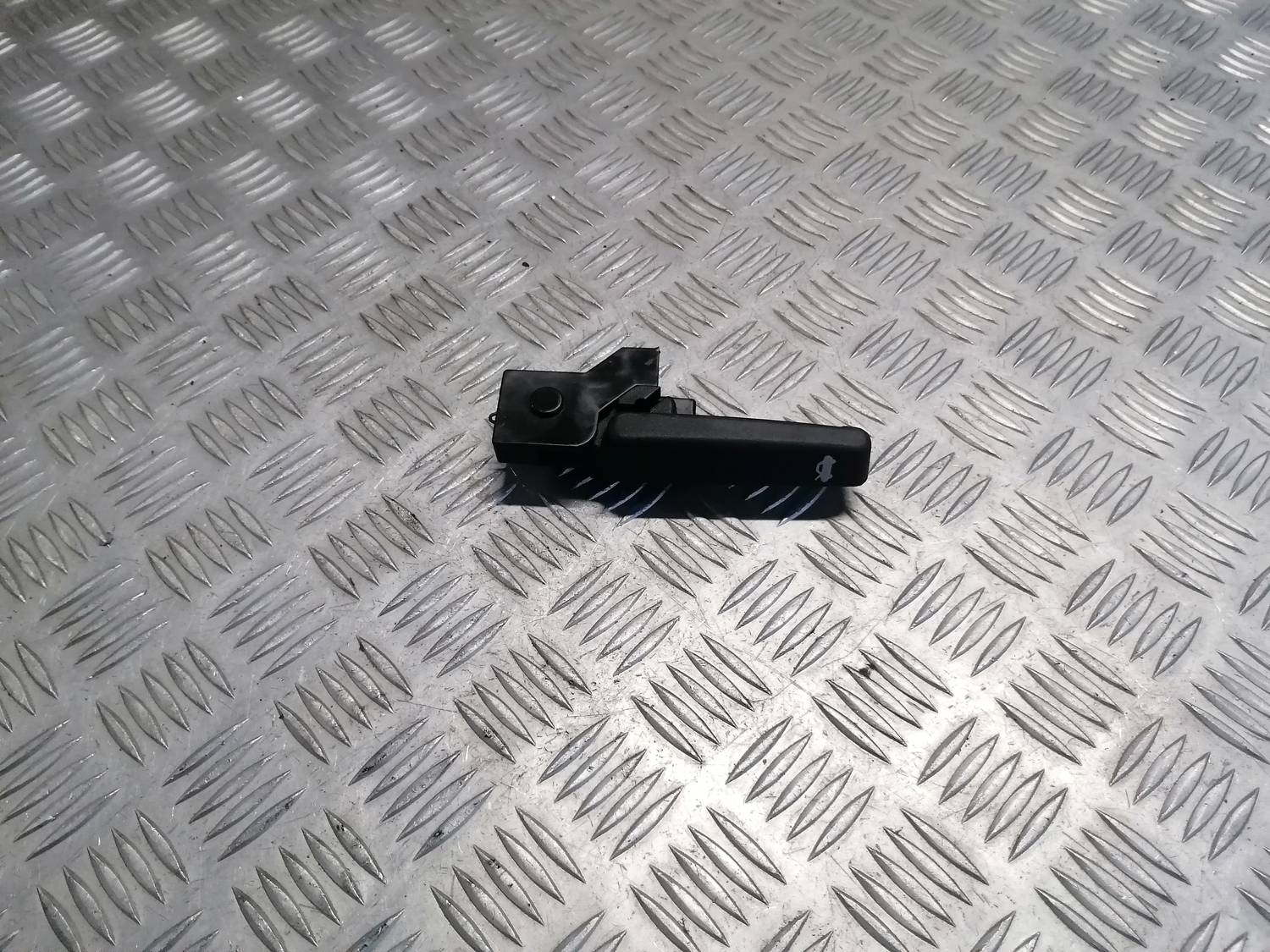 Pārsega atveršanas rokturis salonā priekš OPEL INSIGNIA SPORTS TOURER 2013 1 Pārsega atveršanas rokturis salonā priekš OPEL INSIGNIA SPORTS TOURER 2013