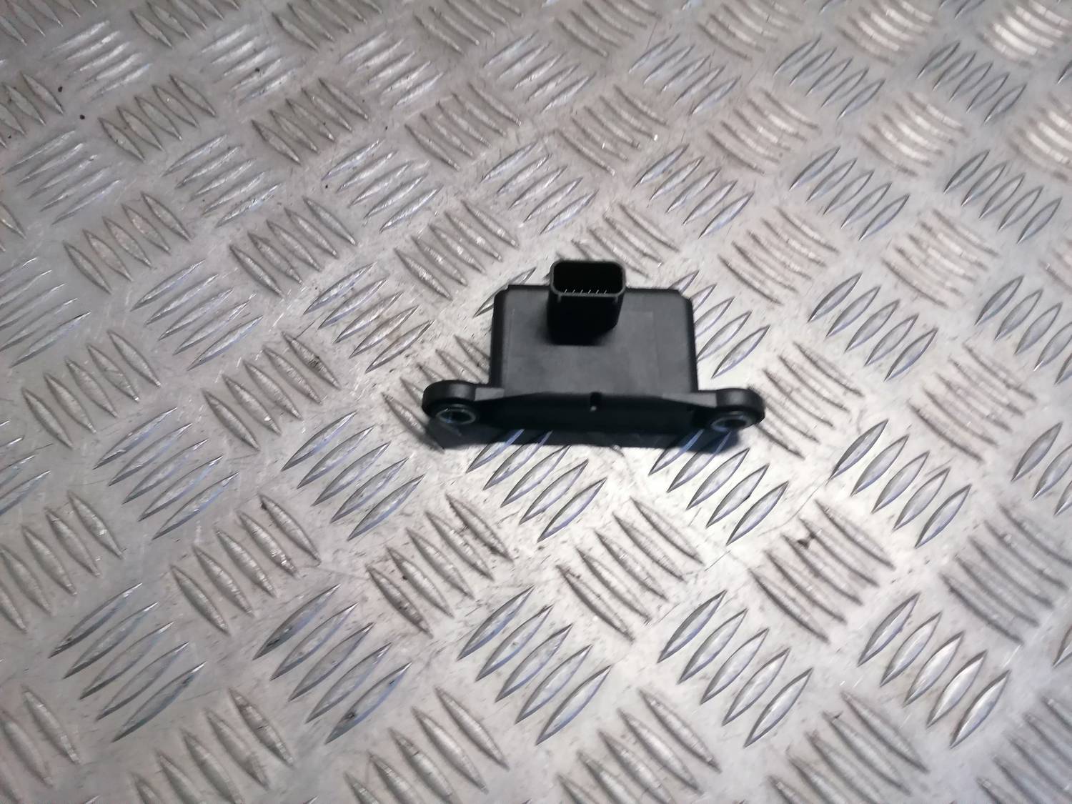 ESP ātruma devējs priekš OPEL INSIGNIA SPORTS TOURER 2013 2 ESP ātruma devējs priekš OPEL INSIGNIA SPORTS TOURER 2013