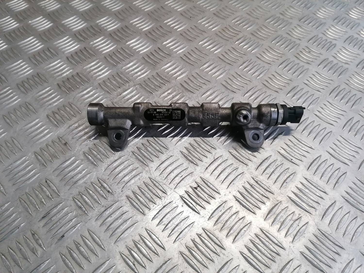 Degvielas sadales caurule priekš OPEL INSIGNIA SPORTS TOURER 2013 2 Degvielas sadales caurule priekš OPEL INSIGNIA SPORTS TOURER 2013