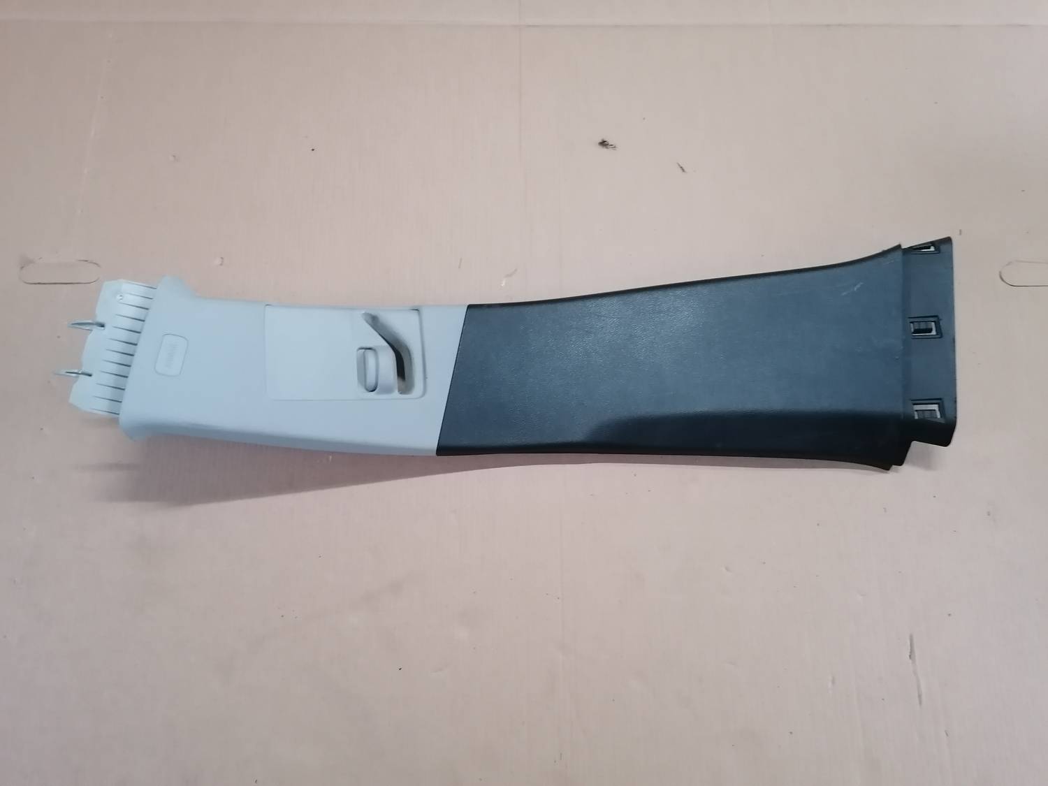 Vidējas salona statnes apdare priekš OPEL INSIGNIA SPORTS TOURER 2013 1 Vidējas salona statnes apdare priekš OPEL INSIGNIA SPORTS TOURER 2013