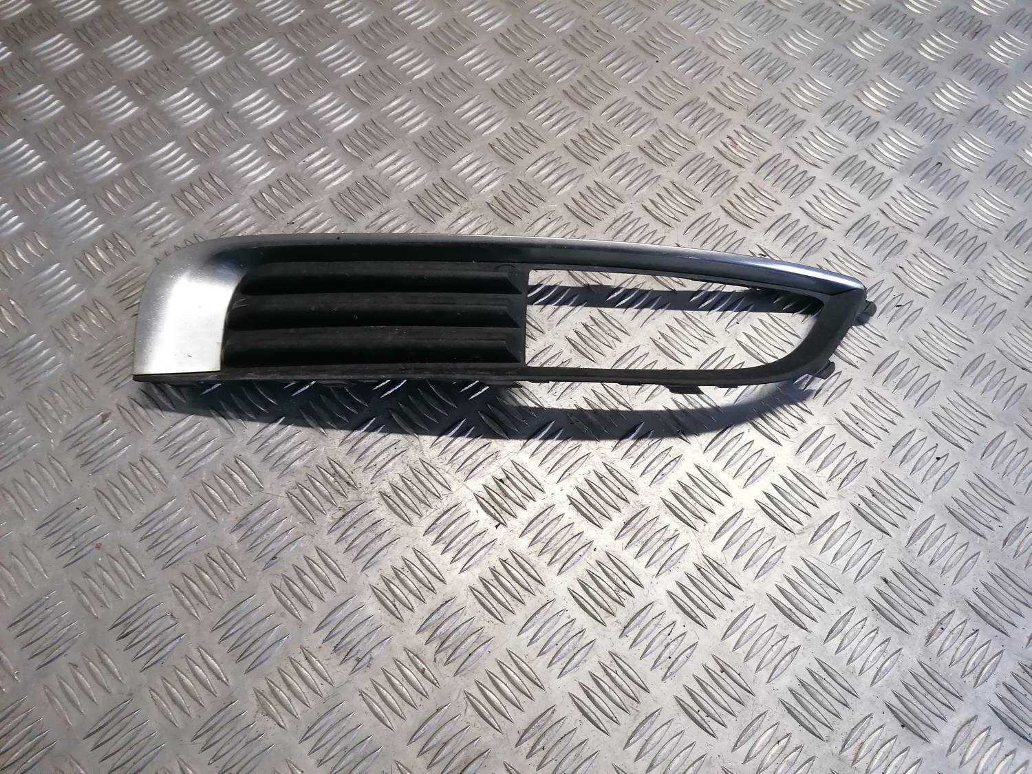 Miglas luktura reste, pa labi priekš OPEL INSIGNIA SPORTS TOURER 2013 1 Miglas luktura reste, pa labi priekš OPEL INSIGNIA SPORTS TOURER 2013