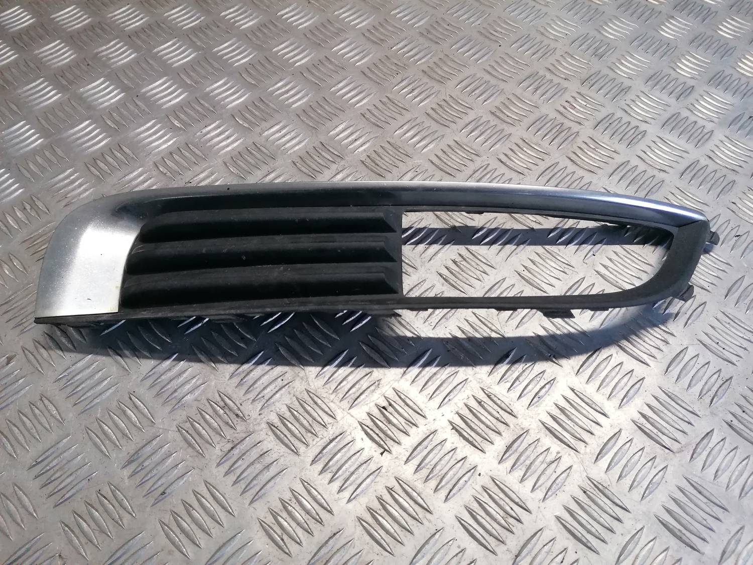 Miglas luktura reste, pa labi priekš OPEL INSIGNIA SPORTS TOURER 2013 2 Miglas luktura reste, pa labi priekš OPEL INSIGNIA SPORTS TOURER 2013