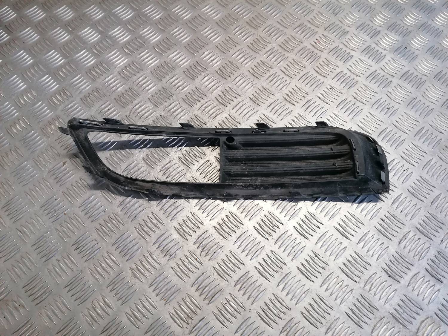 Miglas luktura reste, pa labi priekš OPEL INSIGNIA SPORTS TOURER 2013 3 Miglas luktura reste, pa labi priekš OPEL INSIGNIA SPORTS TOURER 2013