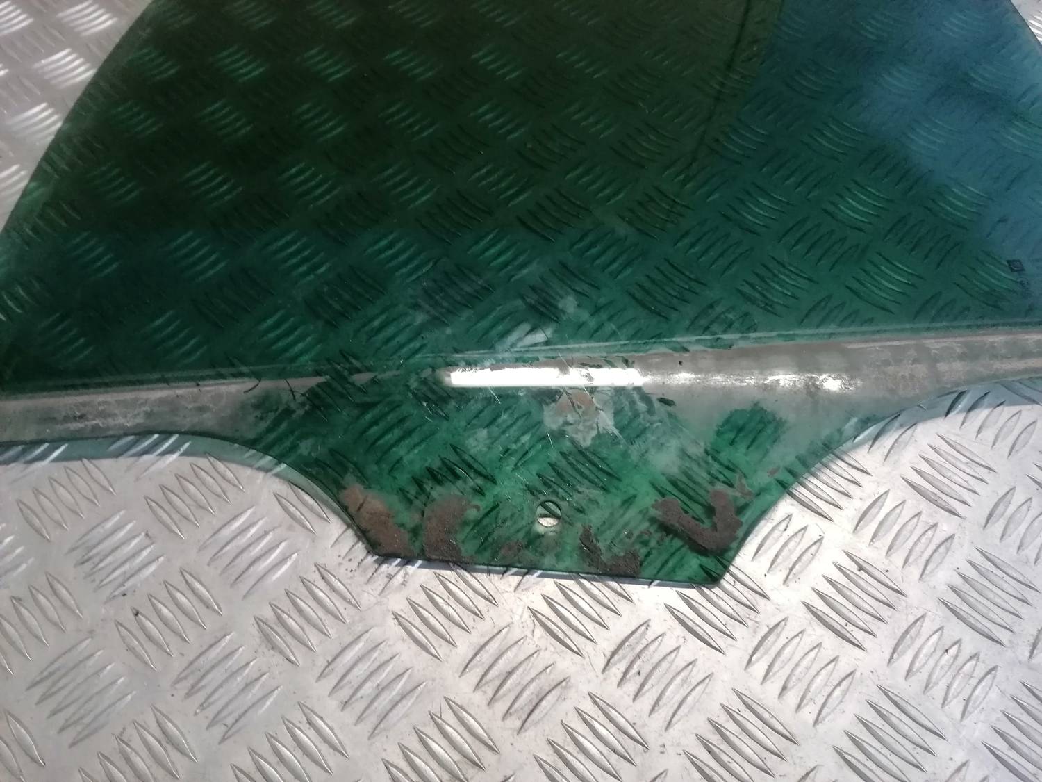 Aizmugurējo kreiso durvju stikls priekš OPEL INSIGNIA SPORTS TOURER 2013