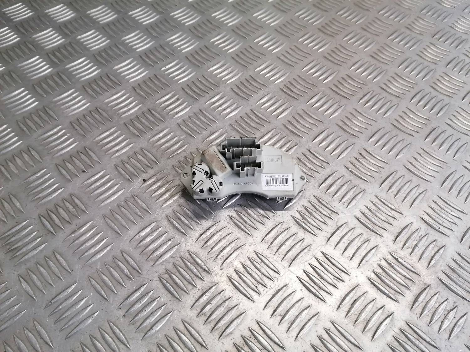 Salona ventilatora rezistors priekš BMW 318D E91 2008 TOURING 1 Salona ventilatora rezistors priekš BMW 318D E91 2008 TOURING