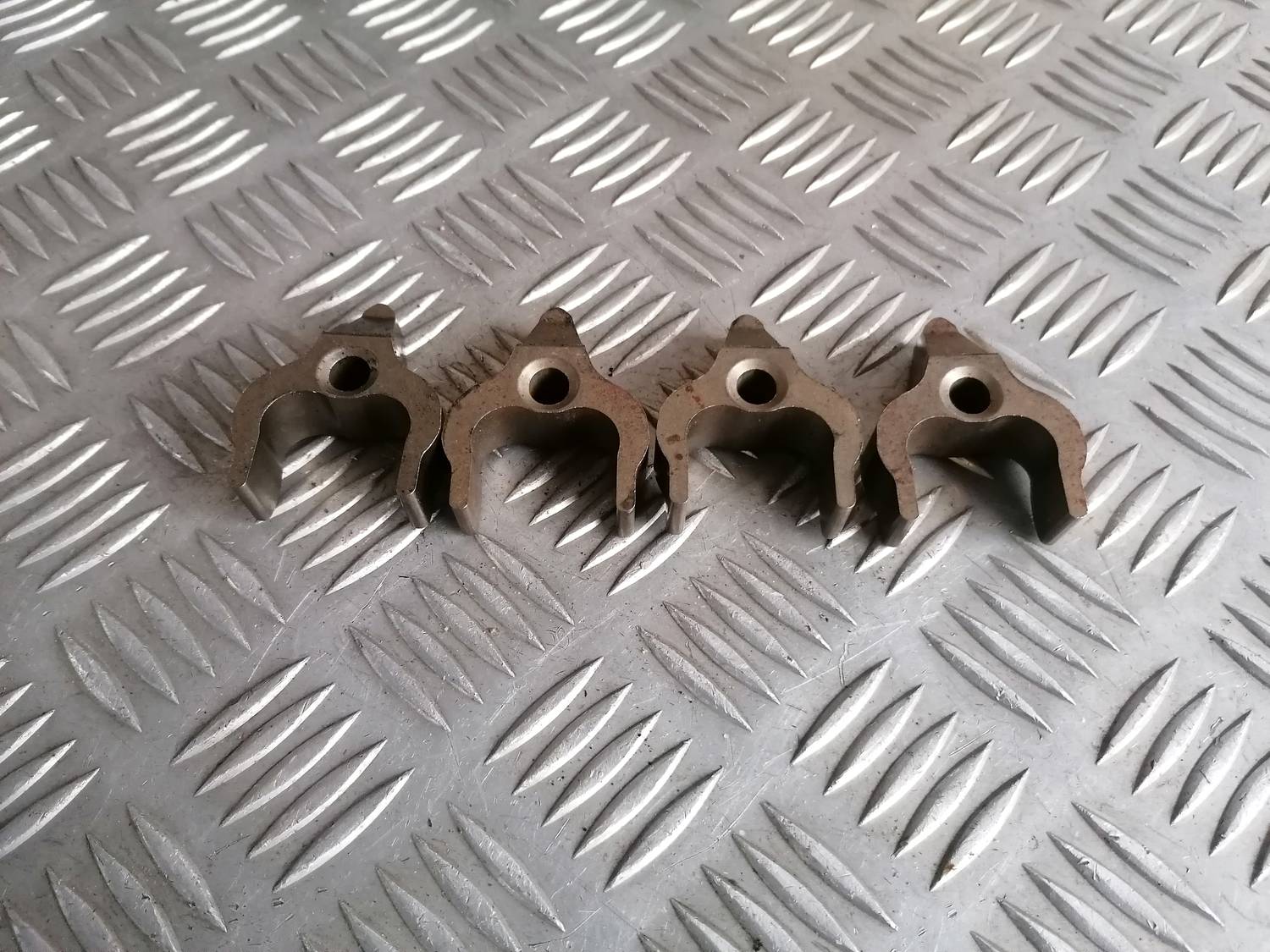 Degvielas smidzinātāja sprauslas turētājs priekš BMW 318D E91 2008 TOURING 2 Degvielas smidzinātāja sprauslas turētājs priekš BMW 318D E91 2008 TOURING