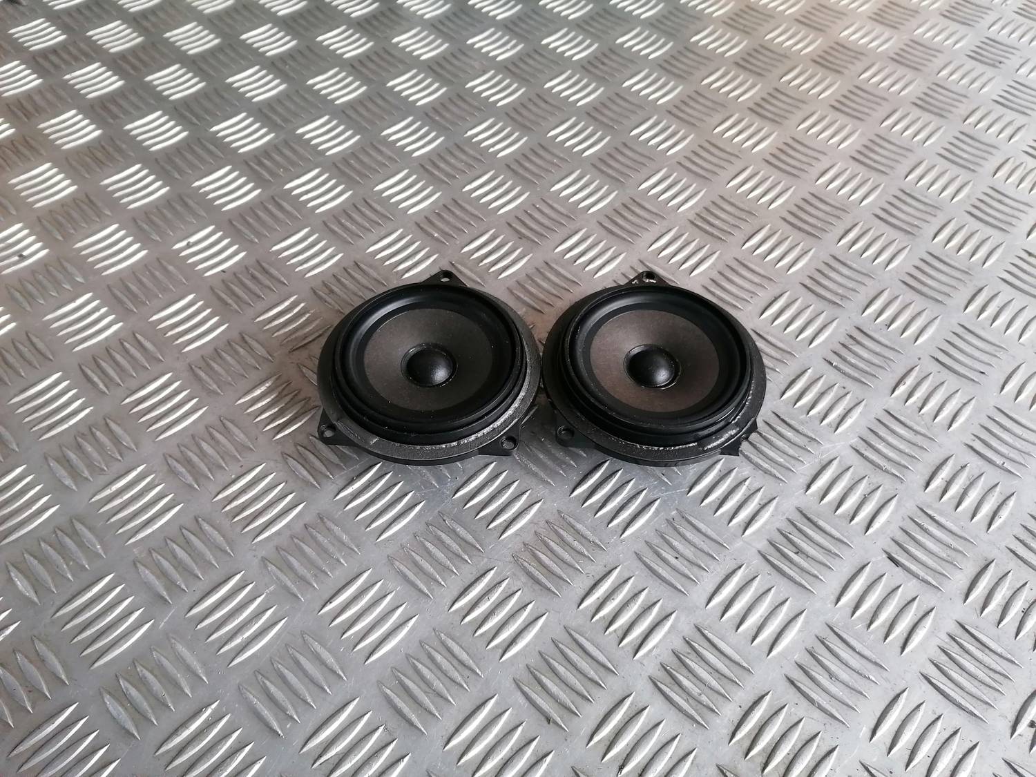 Durvju skaļrunis, apakšā priekš BMW 318D E91 2008 TOURING