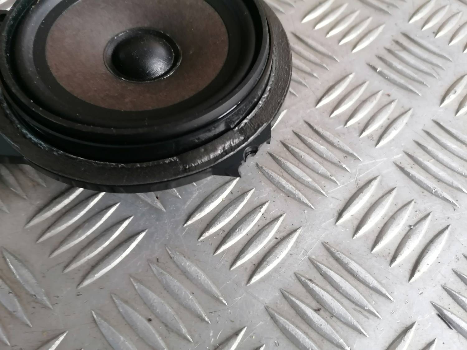 Durvju skaļrunis, apakšā priekš BMW 318D E91 2008 TOURING