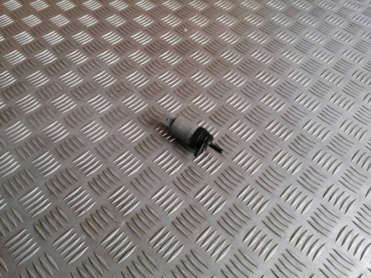 Mazgātāja šķidruma sūknis priekš BMW 318D E91 2008 TOURING 1 Mazgātāja šķidruma sūknis priekš BMW 318D E91 2008 TOURING