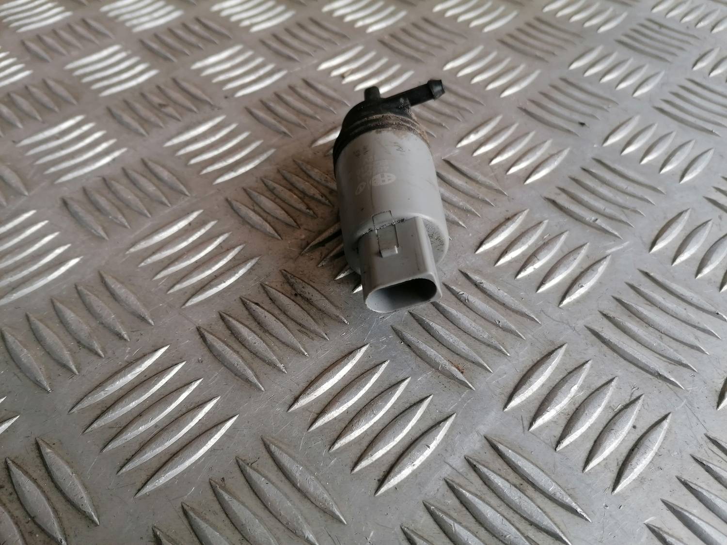 Mazgātāja šķidruma sūknis priekš BMW 318D E91 2008 TOURING 3 Mazgātāja šķidruma sūknis priekš BMW 318D E91 2008 TOURING