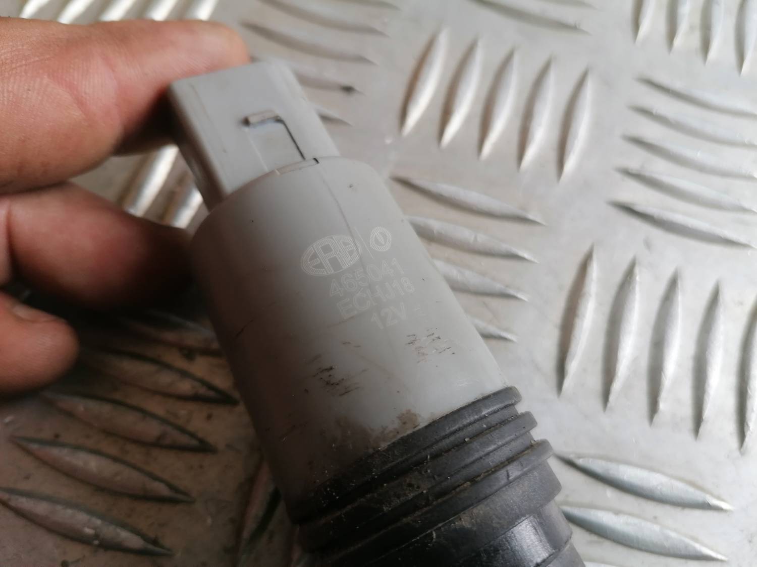 Mazgātāja šķidruma sūknis priekš BMW 318D E91 2008 TOURING 4 Mazgātāja šķidruma sūknis priekš BMW 318D E91 2008 TOURING