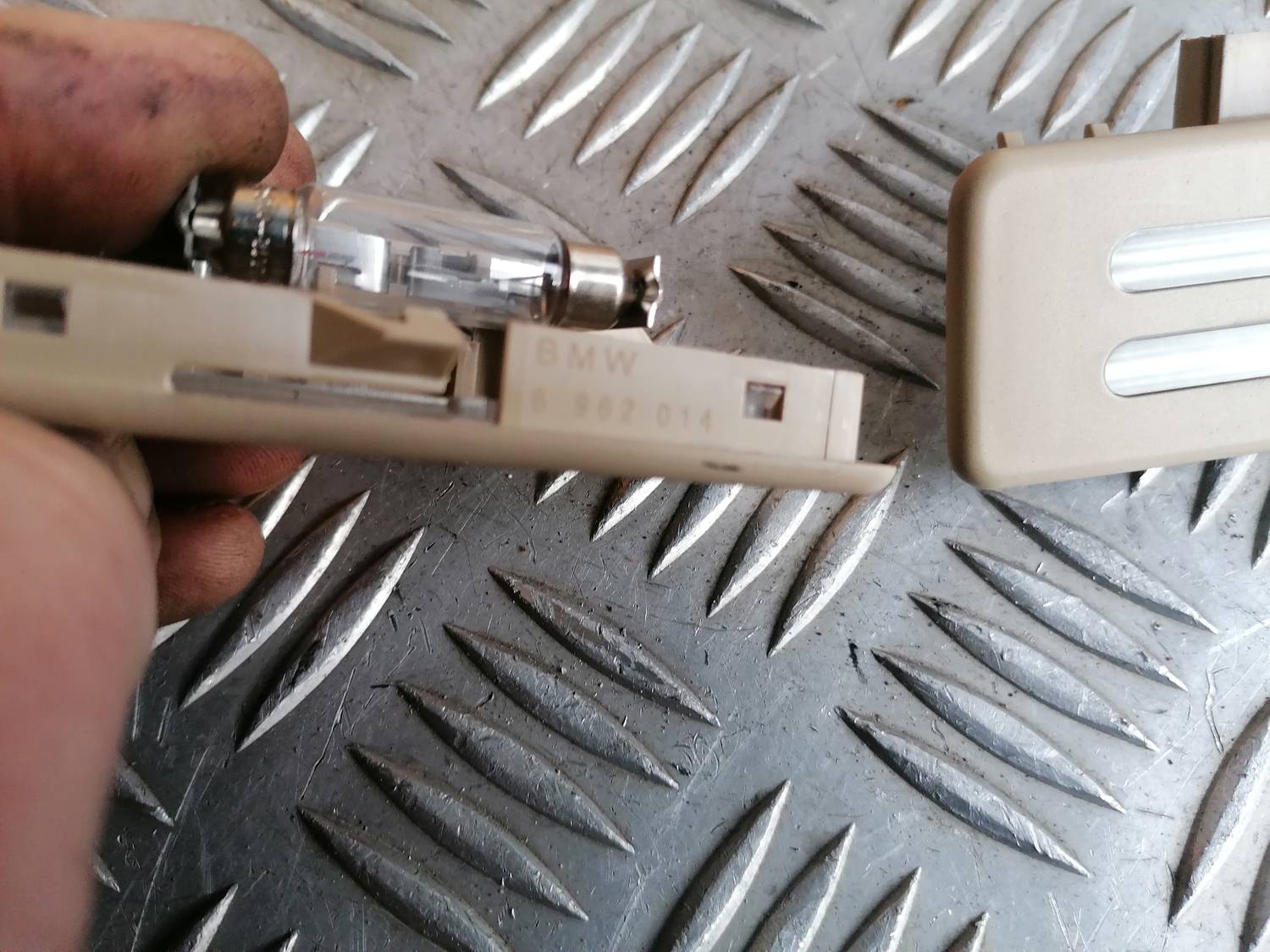 Saules aizsarga apgaismojums priekš BMW 318D E91 2008 TOURING 4 Saules aizsarga apgaismojums priekš BMW 318D E91 2008 TOURING