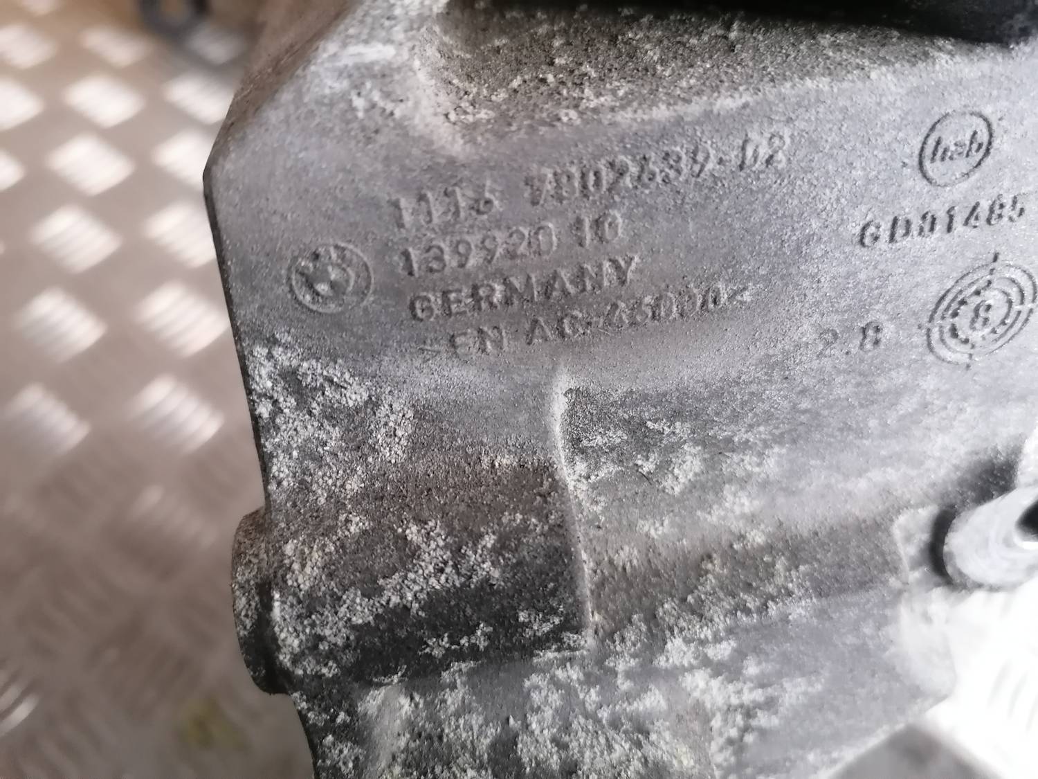 Ģeneratora kronšteins priekš BMW 318D E91 2008 TOURING 4 Ģeneratora kronšteins priekš BMW 318D E91 2008 TOURING