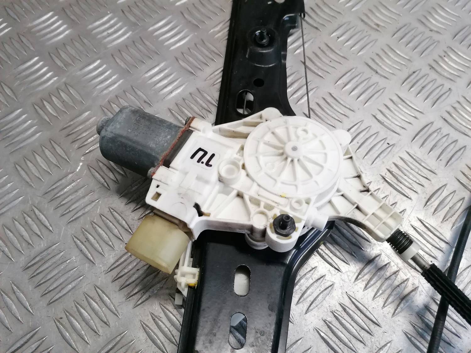 Stikla pacelšanas mehānisms priekšējais kreisais priekš BMW 318D E91 2008 TOURING 6 Stikla pacelšanas mehānisms priekšējais kreisais priekš BMW 318D E91 2008 TOURING