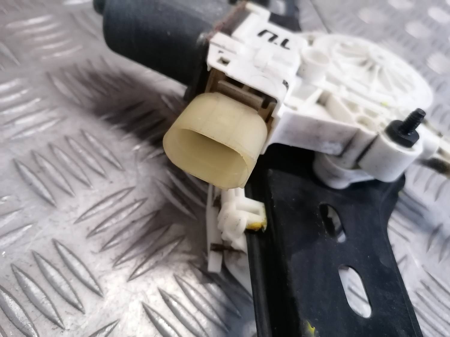 Stikla pacelšanas mehānisms priekšējais kreisais priekš BMW 318D E91 2008 TOURING 4 Stikla pacelšanas mehānisms priekšējais kreisais priekš BMW 318D E91 2008 TOURING