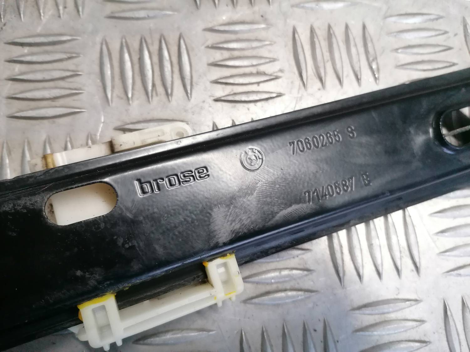 Stikla pacelšanas mehānisms priekšējais kreisais priekš BMW 318D E91 2008 TOURING 3 Stikla pacelšanas mehānisms priekšējais kreisais priekš BMW 318D E91 2008 TOURING