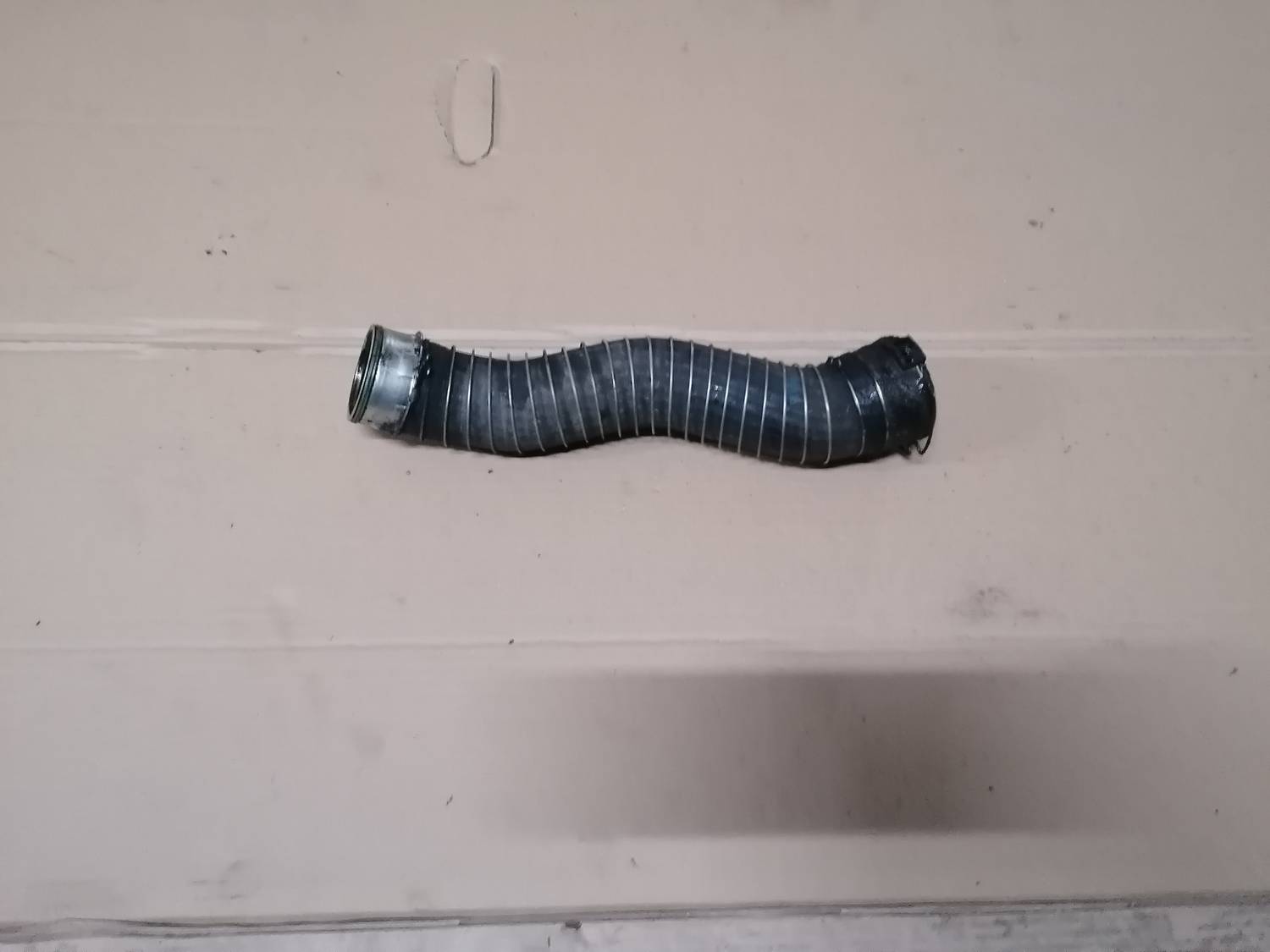 Interkulera caurule priekš BMW 318D E91 2008 TOURING 1 Interkulera caurule priekš BMW 318D E91 2008 TOURING