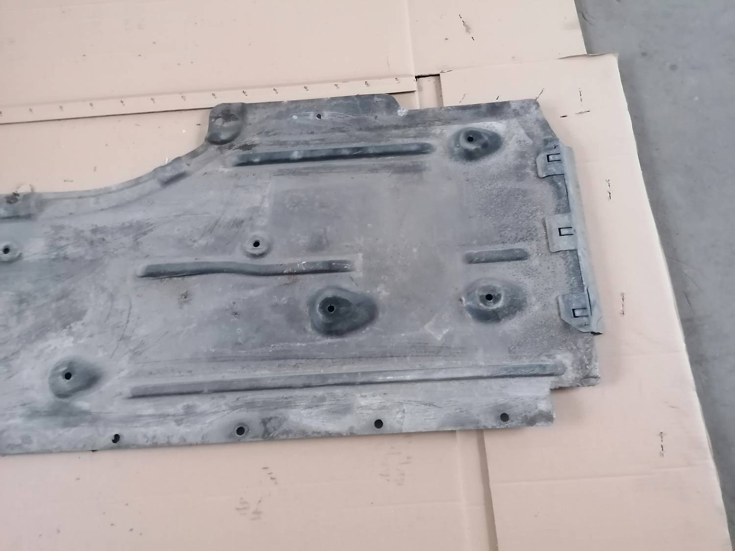 Virsbūves apakšējais aizsargs priekš BMW 318D E91 2008 TOURING 3 Virsbūves apakšējais aizsargs priekš BMW 318D E91 2008 TOURING