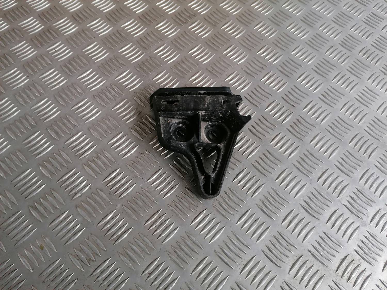 Aizmugurējā spārna un bufera stiprinājums priekš BMW 318D E91 2008 TOURING